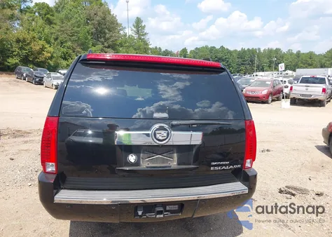 2010 Cadillac Escalade Esv Premium z USA, uszkodzony, nr VIN 1GYUCJEF0AR266024